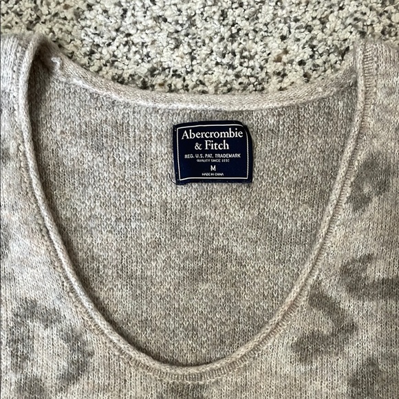 Abercrombie & Fitch Gray Leopard Print Sweater - Picture 2 of 5